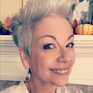 Meet your Posher, Denise